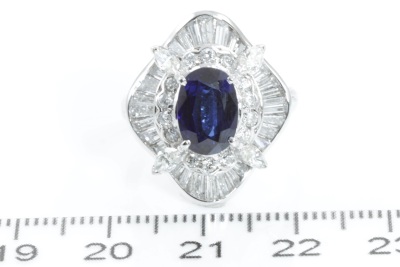 2.72ct Sapphire and Diamond Ring - 2