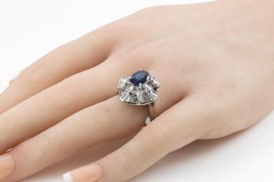 2.72ct Sapphire and Diamond Ring - 3