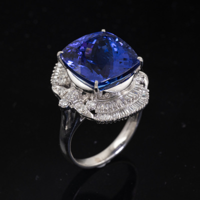 11.78ct Tanzanite & Diamond Ring - 2