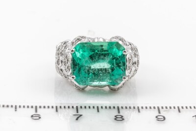 7.83ct Emerald and Diamond Ring GIA - 2