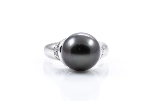 12.3mm Tahitian Pearl and Diamond Ring