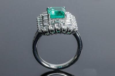 2.08ct Emerald and Diamond Ring - 7