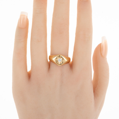 Diamond Signet Ring 18ct Yellow Gold - 6