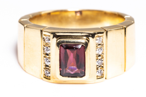 1.01ct Garnet and Diamond Ring