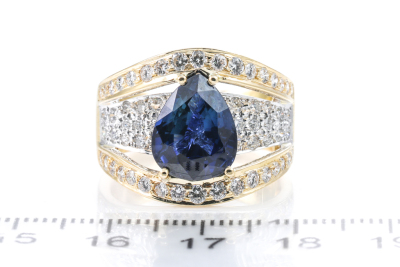 5.01ct Sapphire and Diamond Ring - 2