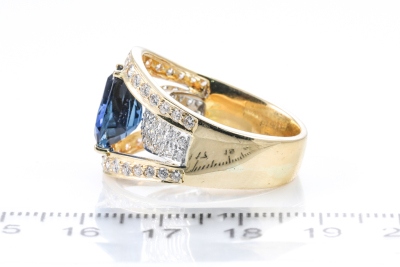 5.01ct Sapphire and Diamond Ring - 3