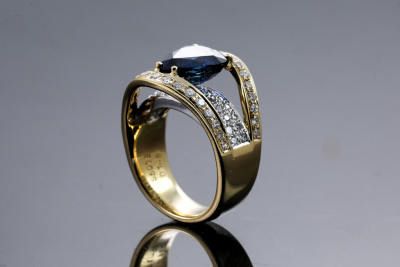 5.01ct Sapphire and Diamond Ring - 6