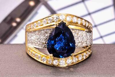 5.01ct Sapphire and Diamond Ring - 8