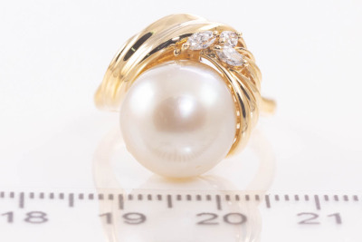 12.2mm South Sea Pearl and Diamond Ring - 2