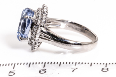 7.53ct Sapphire and Diamond Ring - 9