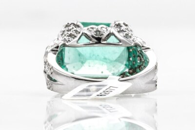 7.83ct Emerald and Diamond Ring GIA - 4