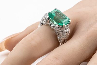 7.83ct Emerald and Diamond Ring GIA - 5