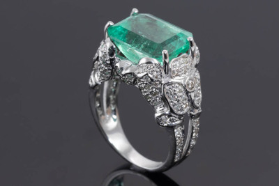 7.83ct Emerald and Diamond Ring GIA - 9