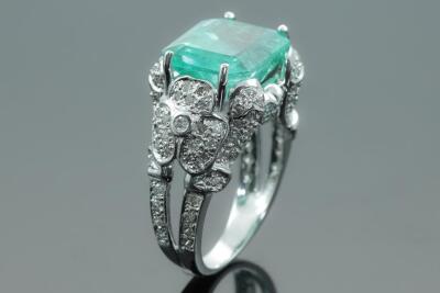 7.83ct Emerald and Diamond Ring GIA - 11