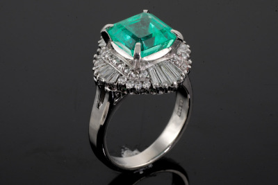 3.40ct Emerald and Diamond Ring - 6