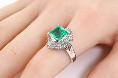 3.40ct Emerald and Diamond Ring - 7