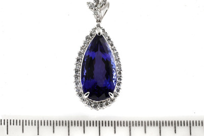 15.20ct Tanzanite and Diamond Pendant - 3