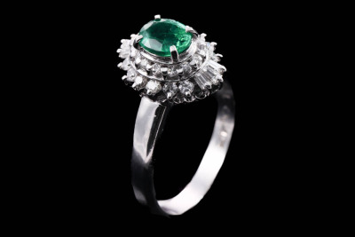 0.61ct Emerald and Diamond Ring - 4