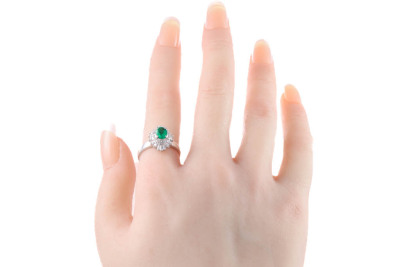 0.61ct Emerald and Diamond Ring - 5