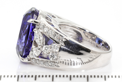 16.48ct Tanzanite and Diamond Ring - 7