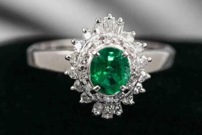 0.61ct Emerald and Diamond Ring - 6
