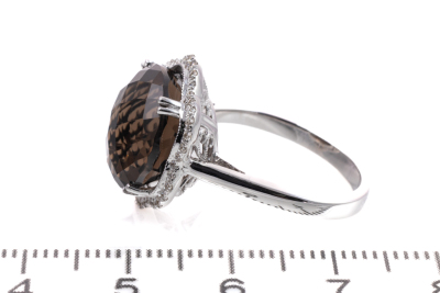 9.06ct Quartz and Diamond Ring - 3