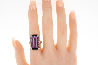 10.26ct Amethyst, Onyx and Diamond Ring - 3