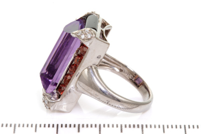 10.26ct Amethyst, Onyx and Diamond Ring - 6