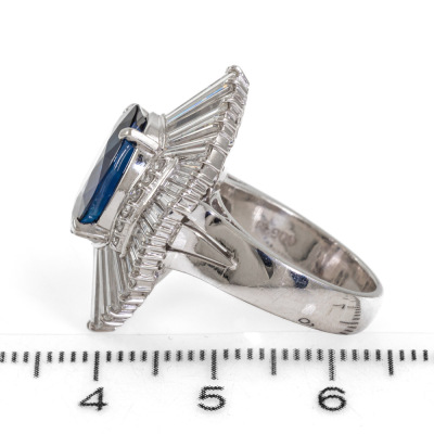 5.56ct Sapphire and Diamond Ring - 3