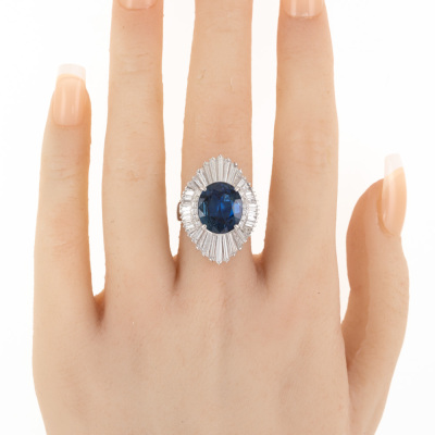 5.56ct Sapphire and Diamond Ring - 7