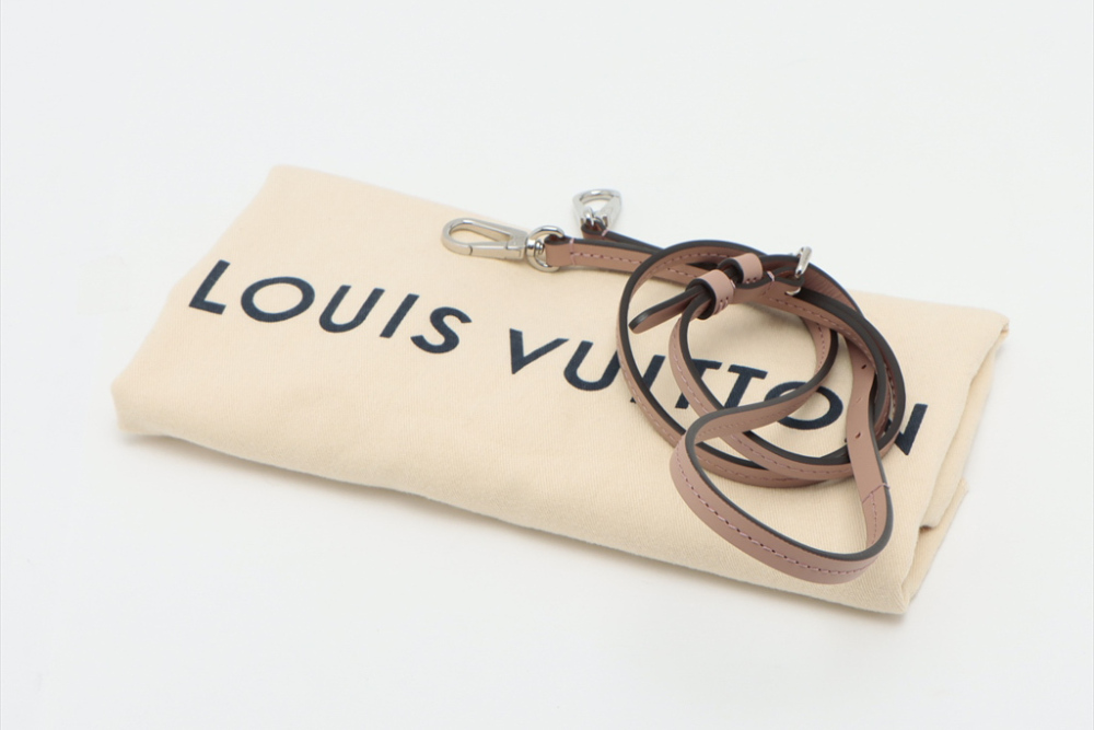 Pre-owned Louis Vuitton Green Mahina Leather Hina Shoulder Bag