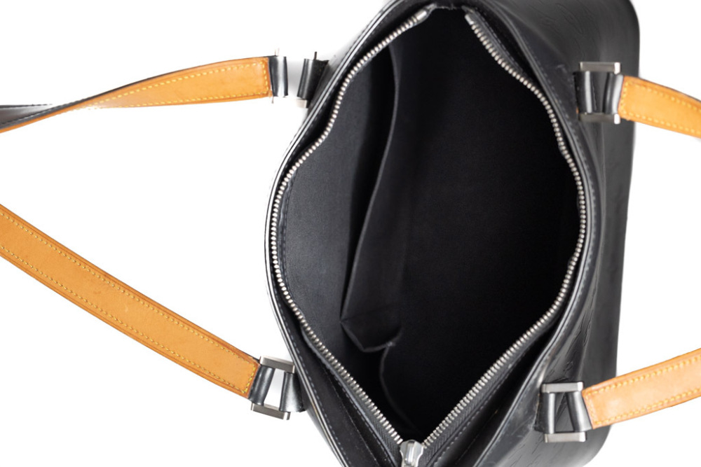 Sold at Auction: Louis Vuitton Black Leather Shoulder Bag - Large