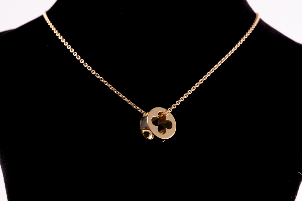 LOUIS VUITTON 18K Yellow Gold Empreinte Medallion Necklace 1341057 |  FASHIONPHILE