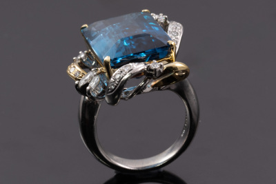 17.94ct Topaz and Diamond Ring - 6