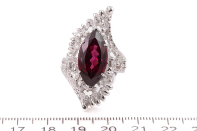 9.86ct Garnet and Diamond Ring - 2