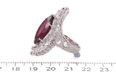 9.86ct Garnet and Diamond Ring - 3