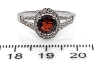 1.16ct Garnet and Diamond Ring - 2