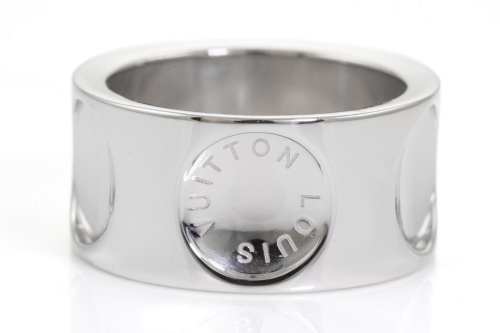 The Louis Vuitton 18k White Gold Wide Empreinte Ring Louis Vuitton s  available are of various types