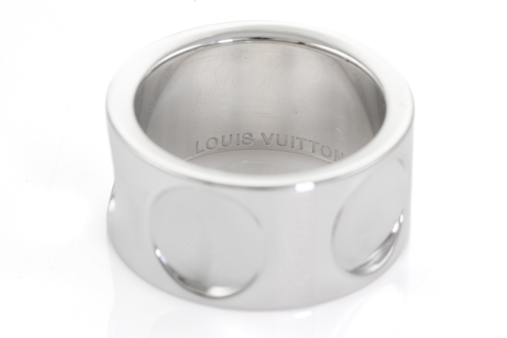 The Louis Vuitton 18k White Gold Wide Empreinte Ring Louis Vuitton s  available are of various types