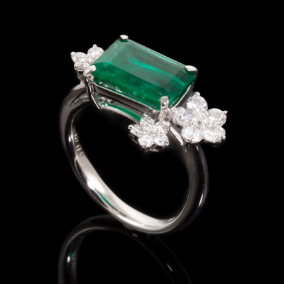 3.16ct Brazilian Emerald & Diamond Ring - 6