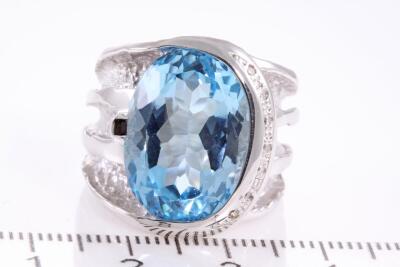 16.97ct Topaz and Diamond Ring - 2