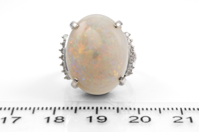 12.32ct Opal and Diamond ring - 2