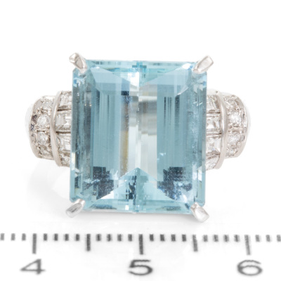 10.94ct Aquamarine and Diamond Ring - 2