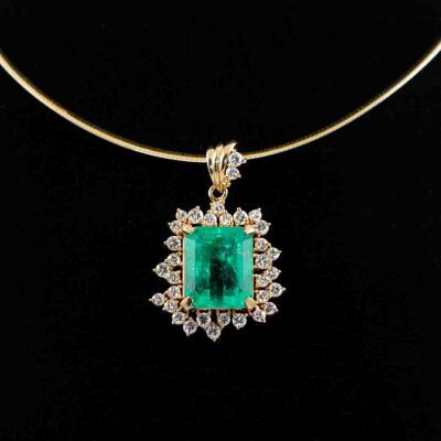 7.07ct Emerald and Diamond Pendant - 8
