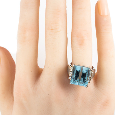 12.49ct Aquamarine and Diamond Ring - 7