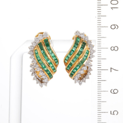 2.20ct Emerald & Diamond Earrings - 2