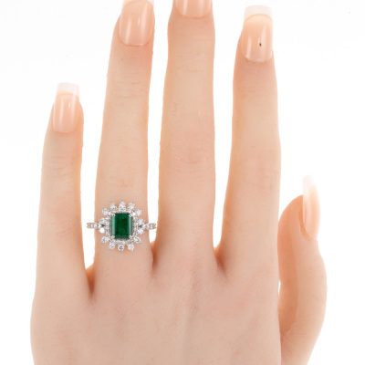 1.13ct Emerald and Diamond Ring - 7