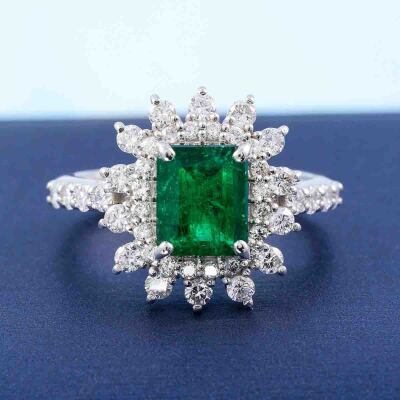 1.13ct Emerald and Diamond Ring - 8