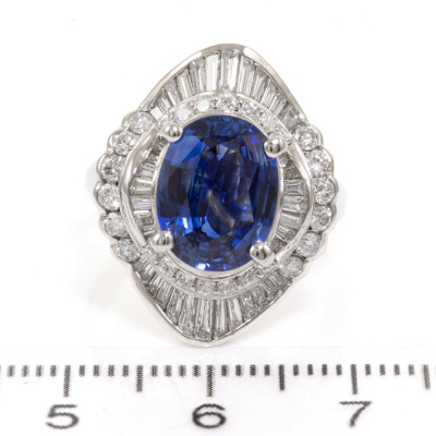 3.22ct Sapphire and Diamond Ring - 2