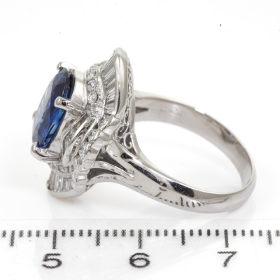 3.22ct Sapphire and Diamond Ring - 3
